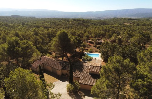 Roussillon Villa | Superb renovated Provencal villa with heated pool, in a quiet pine forest