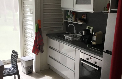 Anse des Rochers Apartment | Superb Studio "Lespiedsdansleau" 34 m2 garden level, sea view 2/3 persons