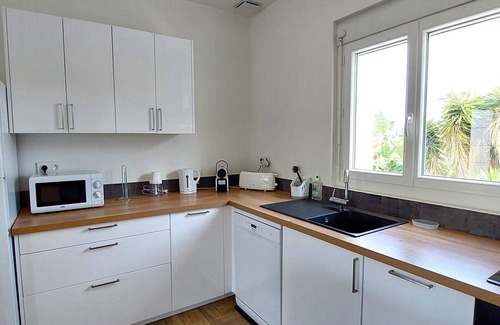 Sanary-sur-Mer Apartment | Superb T3 at the top of the villa, air conditioning and parking.