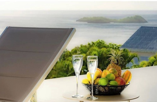 Bouillante Villa | Superb villa with sea view and Cousteau reserve with mirror pool 5*