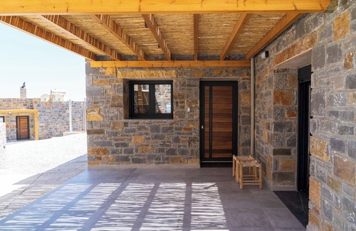 Lentas Villa | Superb Villa with Shared Pool & Amazing Views of Lybian Sea
