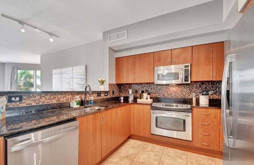 Lantana Condo | Superbe Condo