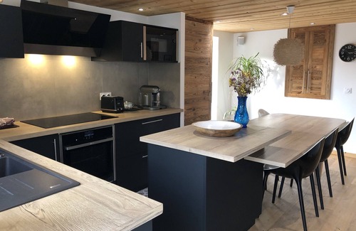 Pugny-Chatenod Apartment | Superbe Duplex Rénové vue lac à 10min D'aix les Bains, Coeur de Massif ds Bauges