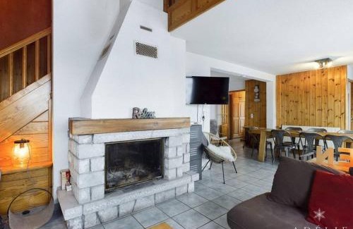 Les Eucherts Apartment | Superbe Duplex Savoyard pour 13 pers. avec Cheminée et Balcons, à 300m des Pistes - FR-1-398-616