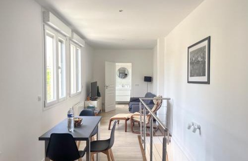Le Plateau House | Superbe Maison Loft 80 m2 au calme avec jardin et parking privés proche Paris Disney la vallée village