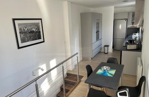 Le Plateau House | Superbe Maison Loft 80 m2 au calme avec jardin et parking privés proche Paris Disney la vallée village