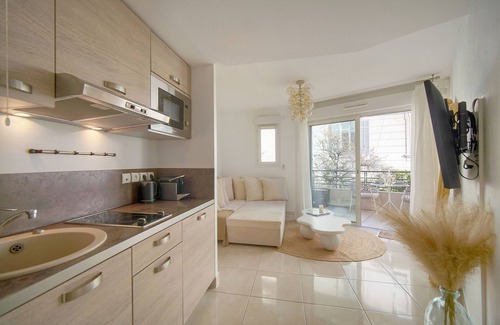 Riou - Petit Juas - Av de Grasse Apartment | SUPERBE STUDIO ET PARKING A0B200