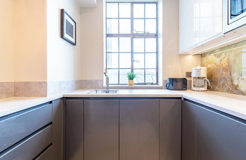 Harlesden Apartment | Superbly appointed and peaceful central London apartment