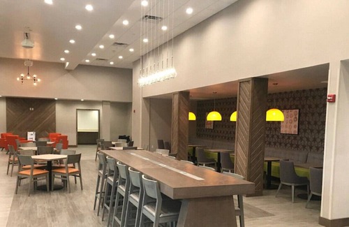 Southwind House | Superbly Appointed Room! Perfect for Work & Play!