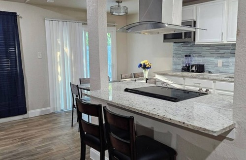 Fort Worth House | SUPERHOST. Luxury home in Haltom n City! Baby Crib,Near Lake, Parks &Golf course