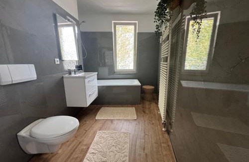 Ostertor Apartment | SuperHosts PARKPLATZ - Zentrum - TERRASSE - King-Bett - NETFLIX