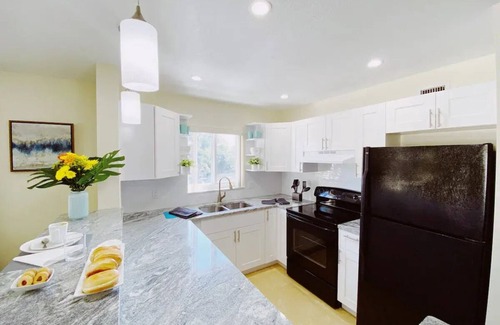 Lighthouse Point Apartment | Superior 1-Bedroom Getaway with Prime Location