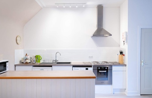 Gruline Apartment | Superior 2 Bedroom Apartment with fabulous Castle and Sea Views