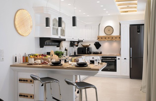 Naxos Town Apartment | Superior 3 Bedrooms Luxurious Apartment in the heart of Naxos Town