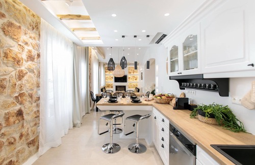 Naxos Town Apartment | Superior 3 Bedrooms Luxurious Apartment in the heart of Naxos Town