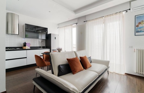 Crescenzago Apartment | Superior Apt with balcony and parking