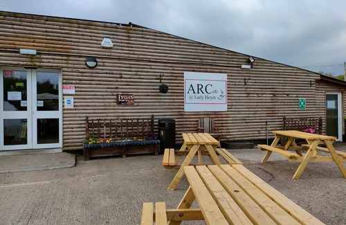 Frodsham Hotel | Superior glamping pod with hot tub