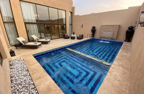 Madinat Zayed Apartment | Superior Room Near Fit Factory By Luxury Bookings