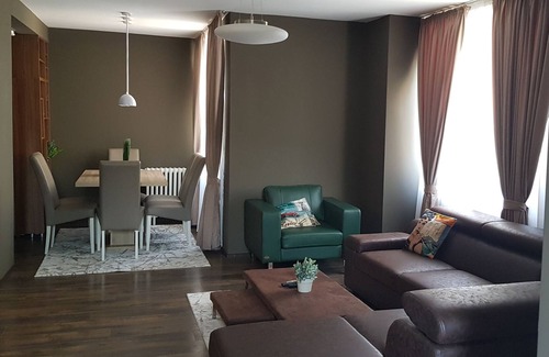 Centar Apartment | Superior Three Bedroom Apartment - SkopjeLUX Apartments