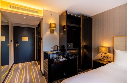 Portsoken Hotel | Superior, Towre Hyll King at Hotel Saint—Near World Class Museums!