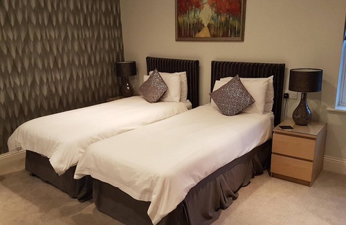 Yeovil Bed & Breakfast | Superior Twin Ensuite with Shower at The Keep