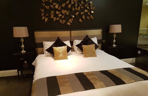 Yeovil Bed & Breakfast | Superior Twin Ensuite with Shower at The Keep