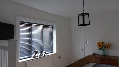 Preston House | Superking Size City Centre En-Suite Room + Parking