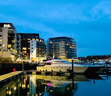 Southampton City Centre Boat Rental | SUPERYACHT ON TOWN QUAY MARINA, SOUTHAMPTON - Very close to city centre and cruise terminals - free parking included