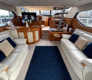 Southampton City Centre Boat Rental | SUPERYACHT ON TOWN QUAY MARINA, SOUTHAMPTON - Very close to city centre and cruise terminals - free parking included