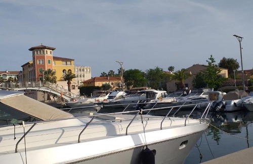 Frejus Plage Apartment | Sur le quai de port fréjus