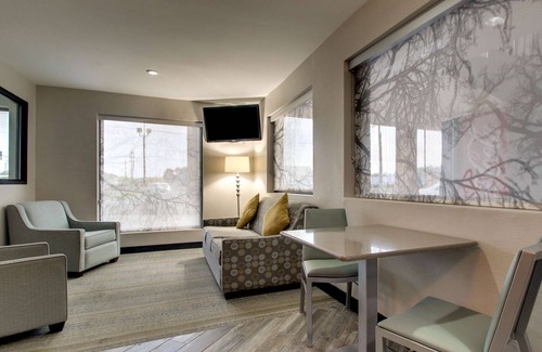 Pearl Hotel | SureStay Hotel by Best Western Richland