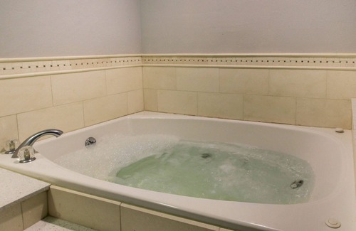 Pearl Hotel | SureStay Hotel by Best Western Richland