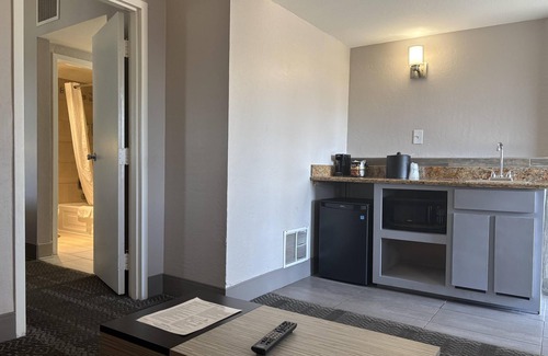 North Mountain Hotel | SureStay InnSuites Phoenix Hotel & Suites by Best Western