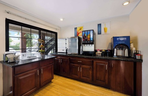 Woodbury Hotel | SureStay Plus by Best Western Woodbury Inn