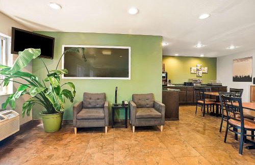 Bettendorf Hotel | SureStay Plus Hotel by Best Western Bettendorf