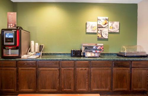 Bettendorf Hotel | SureStay Plus Hotel by Best Western Bettendorf