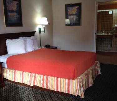 Point Richmond Hotel | SureStay Plus Hotel by Best Western Point Richmond