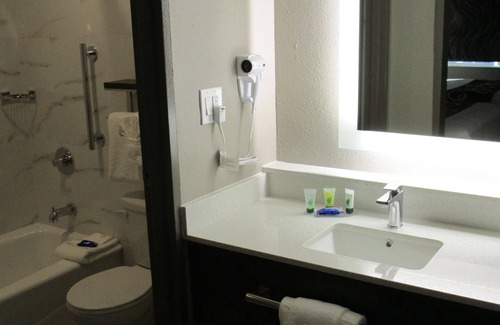 Point Richmond Hotel | SureStay Plus Hotel by Best Western Point Richmond