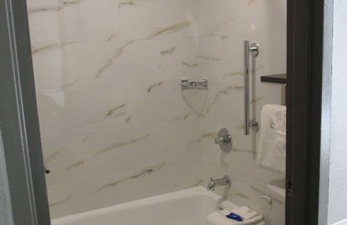 Point Richmond Hotel | SureStay Plus Hotel by Best Western Point Richmond