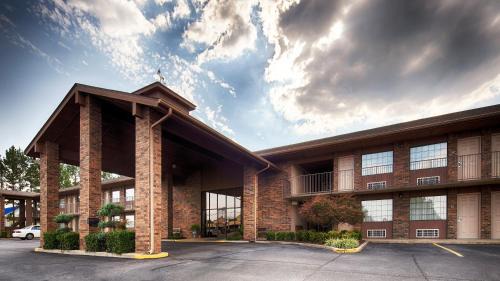Poteau Hotel | SureStay Plus Hotel by Best Western Poteau