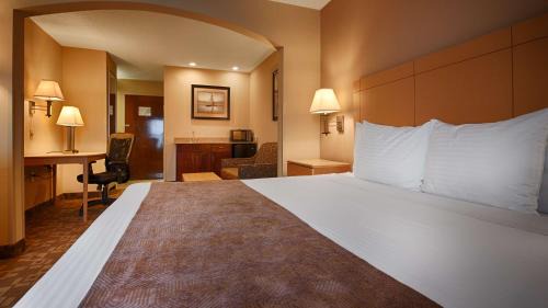 Roanoke Rapids Hotel | SureStay Plus Hotel by Best Western Roanoke Rapids I-95