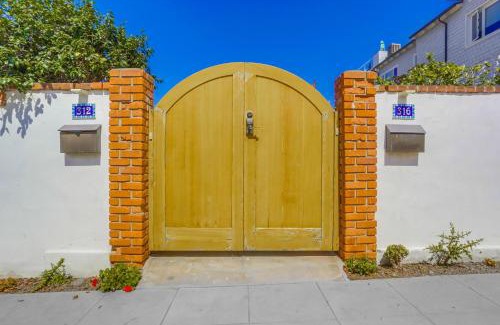 Beach Barber Tract House | Surf and Sand Beach Bungalow