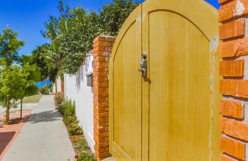 Beach Barber Tract House | Surf and Sand Beach Bungalow