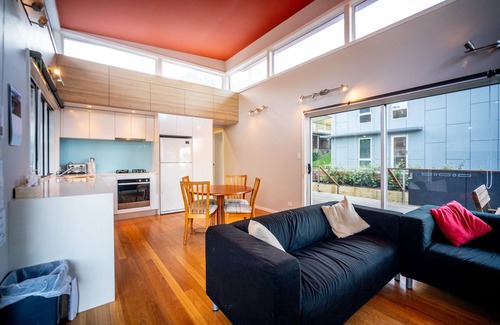 Macmasters Beach House | Surf Inn - Beach front
