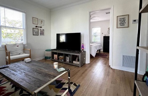 Mango Groves Cottage | Surf Out our Beachy Cottage-King Bed w/Private Fenced Patio