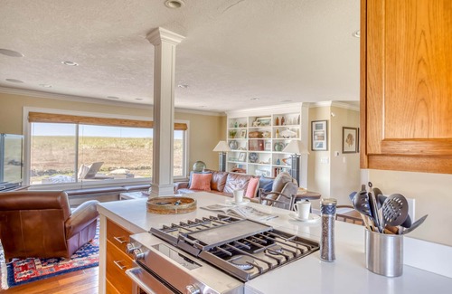Warrenton House | Surf Pines Retreat- Oceanfront, Beach Access, Game Room, AC