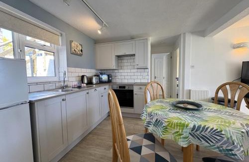 Seaton House | Surf Watch - Mount Brioni