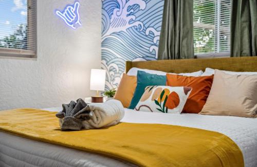 Pompano Beach House | Surfari Pompano! Heated Pool Home 9 Mins To Beach