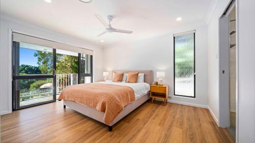 Ocean Shores House | Surfers Rest - Stunning home 3 mins to beach