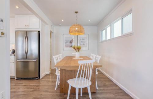 West Newport Apartment | Surfrider I by AvantStay Walk to the Beach Patio